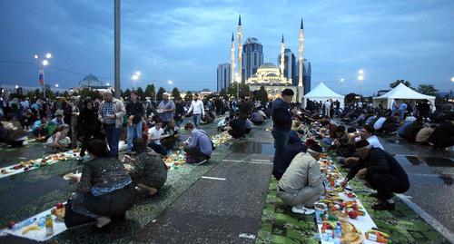 Guests of all-nation iftar in Grozny. Photo by Musa Sadulaev Guests of all-nation iftar in Grozny. Photo by Musa Sadulaev