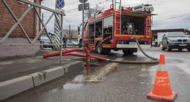 Fire extinguishing. Photo: Dmitry Poslavsky, Yuga.ru Fire extinguishing. Photo: Dmitry Poslavsky, Yuga.ru