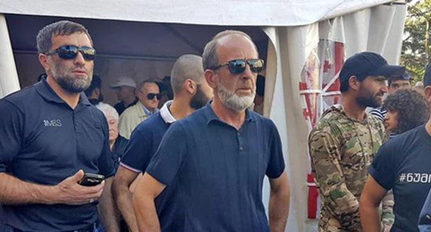 Malkhaz Machalikashvili (centre), father of the young man killed in the Pankisi Gorge. Photo © Sputnik / STRINGER https://sputnik-georgia.ru/society/20180613/240841893/Zhitel-Pankisi-pytalsja-podorvat-sebja-u-zdanija-SGB.html Malkhaz Machalikashvili (centre), father of the young man killed in the Pankisi Gorge. Photo © Sputnik / STRINGER https://sputnik-georgia.ru/society/20180613/240841893/Zhitel-Pankisi-pytalsja-podorvat-sebja-u-zdanija-SGB.html