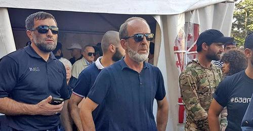 Malkhaz Machalikashvili (centre), father of the young man killed in the Pankisi Gorge. Photo © Sputnik / STRINGER https://sputnik-georgia.ru/society/20180613/240841893/Zhitel-Pankisi-pytalsja-podorvat-sebja-u-zdanija-SGB.html Malkhaz Machalikashvili (centre), father of the young man killed in the Pankisi Gorge. Photo © Sputnik / STRINGER https://sputnik-georgia.ru/society/20180613/240841893/Zhitel-Pankisi-pytalsja-podorvat-sebja-u-zdanija-SGB.html