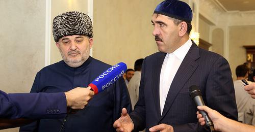 Isa Khamkhoev (left) and Yunus-Bek Evkurov. Photo: press service of Ingush leadership Isa Khamkhoev (left) and Yunus-Bek Evkurov. Photo: press service of Ingush leadership
