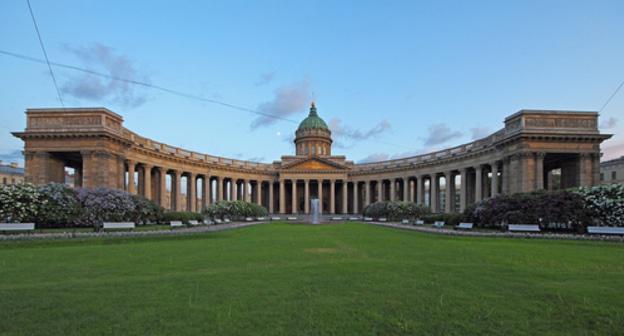 Saint Petersburg, Russia. Nevsky Prospect. The Kazan Cathedral. Photo by A. Savin (Wikimedia Commons · WikiPhotoSpace) Saint Petersburg, Russia. Nevsky Prospect. The Kazan Cathedral. Photo by A. Savin (Wikimedia Commons · WikiPhotoSpace)