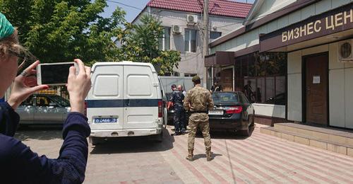 Oyub Titiev is taken away, July 3, 2018. Photo: press service of HRC 'Memorial' Oyub Titiev is taken away, July 3, 2018. Photo: press service of HRC 'Memorial'