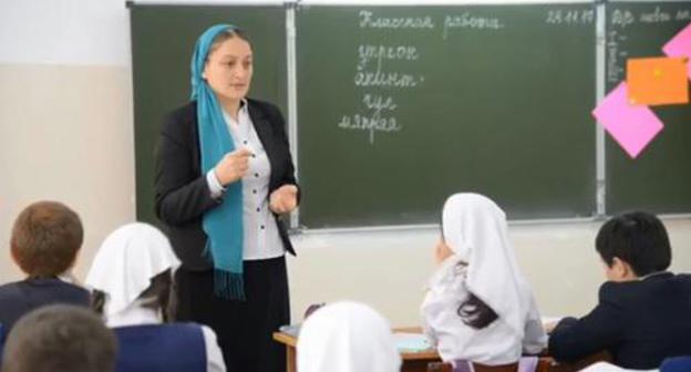 Lesson in a Chechen school. Photo: screenshot of the video https://www.instagram.com/p/BcAEnk1FFsq/?taken-by=ibaykhanov Lesson in a Chechen school. Photo: screenshot of the video https://www.instagram.com/p/BcAEnk1FFsq/?taken-by=ibaykhanov
