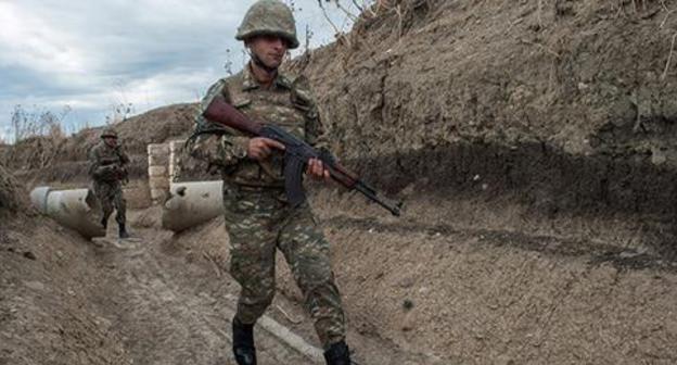 On the contact line in Nagorno-Karabakh. Photo © Sputnik / Ilya Pitalyov https://ru.armeniasputnik.am/karabah/20180501/11780219/v-karabahe-vnov-nablyudaetsya-aktivnost-azerbajdzhanskih-vs.html On the contact line in Nagorno-Karabakh. Photo © Sputnik / Ilya Pitalyov https://ru.armeniasputnik.am/karabah/20180501/11780219/v-karabahe-vnov-nablyudaetsya-aktivnost-azerbajdzhanskih-vs.html