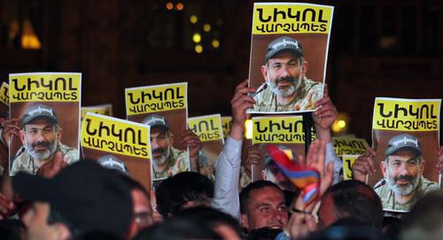 Leaflets with Nikol Pashinyan's name and photos of Pashinyan. Yerevan, May 2, 2018. Photo by Tigran Petrosyan for the "Caucasian Knot" Leaflets with Nikol Pashinyan's name and photos of Pashinyan. Yerevan, May 2, 2018. Photo by Tigran Petrosyan for the "Caucasian Knot"