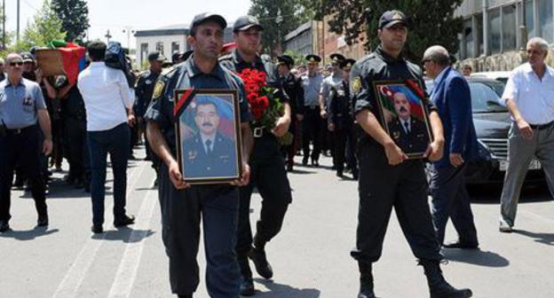 A mourning ceremony for the policemen killed in clashes during the protest action in the city of Ganja. Photo © Sputnik / İlham Mustafa
https://ru.sputnik.az/azerbaijan/20180711/416156503/ganja-azerbaijan-policija-proshhanie-ceremonija.html