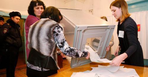 Recount of votes at a polling station, March 18, 2018. Photo: REUTERS/Ilya Naymushin Recount of votes at a polling station, March 18, 2018. Photo: REUTERS/Ilya Naymushin
