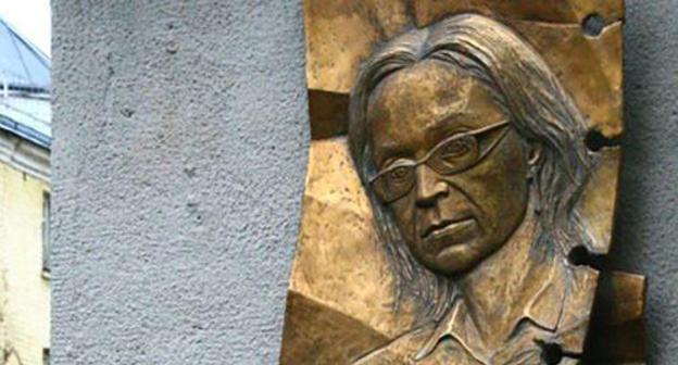 Memorial plaque in memory of Anna Politkovskaya. Photo: RFE/RL Memorial plaque in memory of Anna Politkovskaya. Photo: RFE/RL