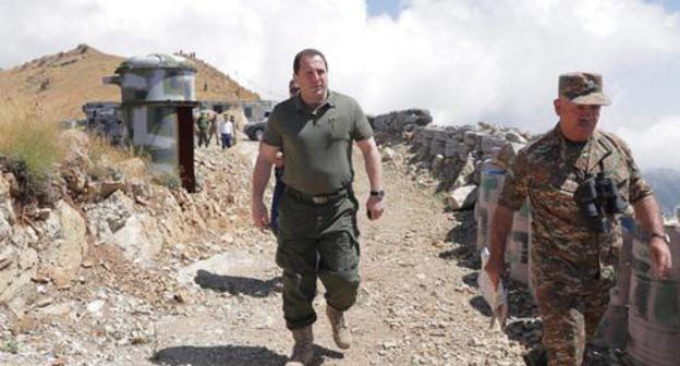 David Tonoyan, Armenian Minister of Defence, on the southwestern part of the border. Photo by the press service of the Ministry of Defence for Armenia http://www.mil.am/hy/news/5426 David Tonoyan, Armenian Minister of Defence, on the southwestern part of the border. Photo by the press service of the Ministry of Defence for Armenia http://www.mil.am/hy/news/5426