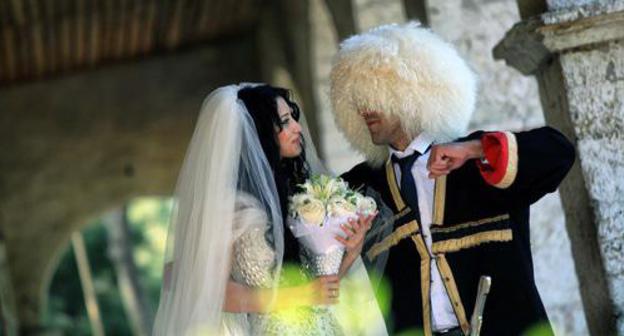 A Caucasian wedding party. Photo: Rafael Alibegov, http://mykavkaz.ru/photos/active/photo6798.html A Caucasian wedding party. Photo: Rafael Alibegov, http://mykavkaz.ru/photos/active/photo6798.html