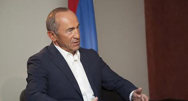 Robert Kocharyan. Photo © administration of Robert Kocharyan
https://ru.armeniasputnik.am/politics/20180802/13621852/bez-prava-na-svidanie-v-kakih-usloviyah-soderzhitsya-ehks-prezident-armenia-robert-kocharyan.html Robert Kocharyan. Photo © administration of Robert Kocharyan
https://ru.armeniasputnik.am/politics/20180802/13621852/bez-prava-na-svidanie-v-kakih-usloviyah-soderzhitsya-ehks-prezident-armenia-robert-kocharyan.html