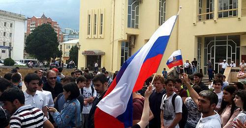 Participants of an anti-corruption rally in Makhachkala. June 12, 2017. Photo by Murad Muradov for the "Caucasian Knot" Participants of an anti-corruption rally in Makhachkala. June 12, 2017. Photo by Murad Muradov for the "Caucasian Knot"