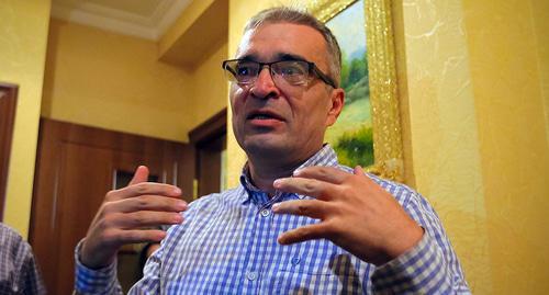 Ilgar Mamedov at home. Photo by Aziz Karimov for the Caucasian Knot Ilgar Mamedov at home. Photo by Aziz Karimov for the Caucasian Knot