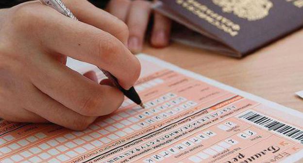 Printed form for the Unified State Examination (USE). Photo from the website Kremlin.ru Printed form for the Unified State Examination (USE). Photo from the website Kremlin.ru