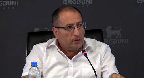 Aik Alumyan, ex-President's advocate, https://ru.armeniasputnik.am/politics/20180816/13893555/advokat-kocharyana-rasskazal-v-kakom-sluchae-budet-iskat-pravosudiya-ne-v-armenii.html Aik Alumyan, ex-President's advocate, https://ru.armeniasputnik.am/politics/20180816/13893555/advokat-kocharyana-rasskazal-v-kakom-sluchae-budet-iskat-pravosudiya-ne-v-armenii.html