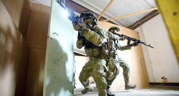 Law enforcers during the special operation. Photo by Yuri Mukhin and Alexander Kolesnikov http://rosgvard.ru/ru/page/index/komandnoshtabnye-ucheniya-podrazdelenij-specialnogo-naznacheniya Law enforcers during the special operation. Photo by Yuri Mukhin and Alexander Kolesnikov http://rosgvard.ru/ru/page/index/komandnoshtabnye-ucheniya-podrazdelenij-specialnogo-naznacheniya