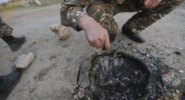 Hadrut Province of Nagorno-Karabakh. Traces of shells of the Smerch launch rocket system. Photo © Sputnik/ Asatur Yesayants https://ru.armeniasputnik.am/columnists/20180402/11219983/krichashchaya-tishina-aprelskoj-vojny-v-karabahe-chto-bylo-za-liniej-fronta.html Hadrut Province of Nagorno-Karabakh. Traces of shells of the Smerch launch rocket system. Photo © Sputnik/ Asatur Yesayants https://ru.armeniasputnik.am/columnists/20180402/11219983/krichashchaya-tishina-aprelskoj-vojny-v-karabahe-chto-bylo-za-liniej-fronta.html