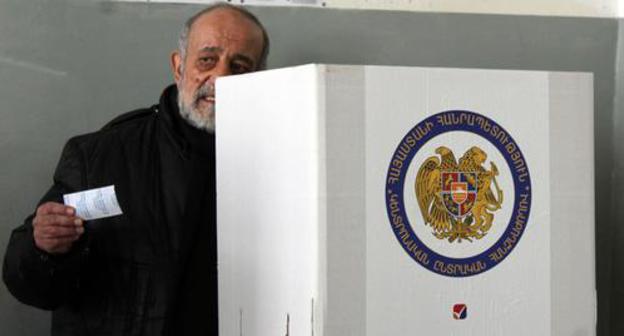 Voter in Armenia. Photo by Armine Martirosyan for the Caucasian Knot Voter in Armenia. Photo by Armine Martirosyan for the Caucasian Knot