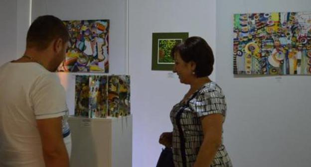 Visitors of the exhibition of Australian painters in Shushi (Nagorno-Karabakh) Visitors of the exhibition of Australian painters in Shushi (Nagorno-Karabakh)
