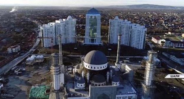 Mosque in Shali-City. Screenshot: https://www.youtube.com/watch?time_continue=750&v=VX30dMDF5UY Mosque in Shali-City. Screenshot: https://www.youtube.com/watch?time_continue=750&v=VX30dMDF5UY