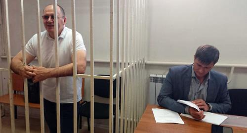 Oyub Titiev at the court session. Photo by the press service of the Human Rights Centre "Memorial" Oyub Titiev at the court session. Photo by the press service of the Human Rights Centre "Memorial"