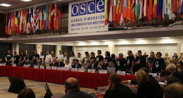 Action in support of Titiev and Sentsov at the OSCE conference in Warsaw, September 10, 2018. Photo from channel of the HRC "Memorial", https://web.telegram.org/#/im?p=@hrcmemorial Action in support of Titiev and Sentsov at the OSCE conference in Warsaw, September 10, 2018. Photo from channel of the HRC "Memorial", https://web.telegram.org/#/im?p=@hrcmemorial