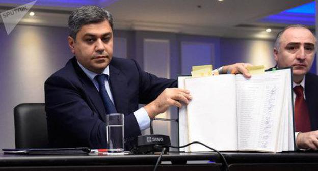 Press conference of Arthur Vanetsyan, Director of the NSS, and Sasun Khachatryan, head of the SIS. Photo: © Sputnik / Asatur Yesayants, https://ru.armeniasputnik.am/politics/20180913/14428804/sledovateli-armenii-ishchut-slivatelej-razgovora-svoego-nachalnika-s-glavoj-snb.html Press conference of Arthur Vanetsyan, Director of the NSS, and Sasun Khachatryan, head of the SIS. Photo: © Sputnik / Asatur Yesayants, https://ru.armeniasputnik.am/politics/20180913/14428804/sledovateli-armenii-ishchut-slivatelej-razgovora-svoego-nachalnika-s-glavoj-snb.html
