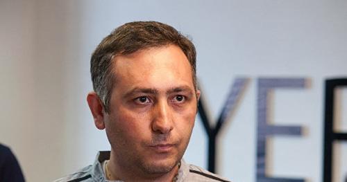 Sevak Akopyan, the chief editor of the "Yerevan.today". Photo Sputnik / Asatur Yesayants https://ru.armeniasputnik.am/politics/20180917/14519186/novye-detali-obyskov-v-yerevan-today-sk-poyasnyaet-zachem-nagryanulo-v-ofis-izdaniya.htm Sevak Akopyan, the chief editor of the "Yerevan.today". Photo Sputnik / Asatur Yesayants https://ru.armeniasputnik.am/politics/20180917/14519186/novye-detali-obyskov-v-yerevan-today-sk-poyasnyaet-zachem-nagryanulo-v-ofis-izdaniya.htm