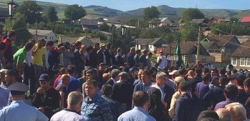 Residents of the village of Kendelen. September 18, 2018. Photo by Tamara Gerieva for the "Caucasian Knot" Residents of the village of Kendelen. September 18, 2018. Photo by Tamara Gerieva for the "Caucasian Knot"