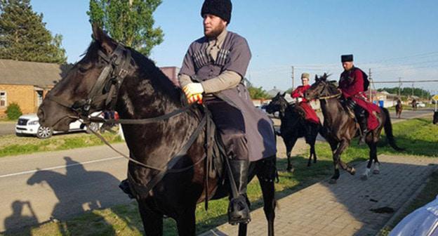 Participant of the equestrian procession in Kendelen, September 18, 2018. Photo: North Caucasus Service (RFE/RL) Participant of the equestrian procession in Kendelen, September 18, 2018. Photo: North Caucasus Service (RFE/RL)