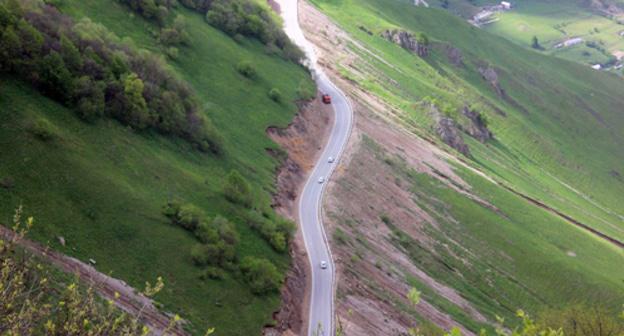 Road near the Chechen-Ingush border. Photo: RFE/RL Road near the Chechen-Ingush border. Photo: RFE/RL
