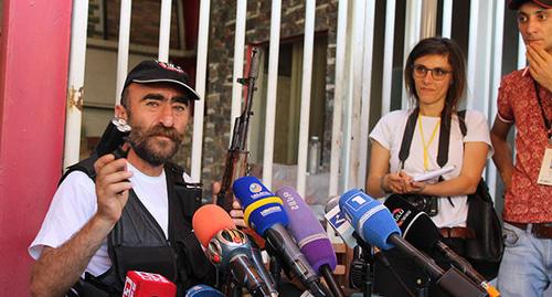 Press conference in the seized building of police unit, Yerevan, July 23, 2016. Photo by Tigran Petrosyan for the Caucasian Knot Press conference in the seized building of police unit, Yerevan, July 23, 2016. Photo by Tigran Petrosyan for the Caucasian Knot