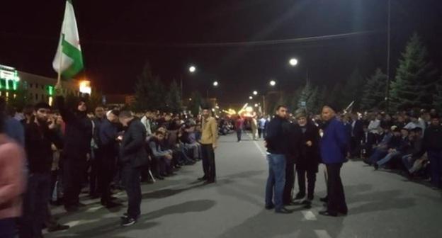 Protesters in the square of Magas. October 4, 2018. Photo by Izabella Yevloeva for the "Caucasian Knot" Protesters in the square of Magas. October 4, 2018. Photo by Izabella Yevloeva for the "Caucasian Knot"