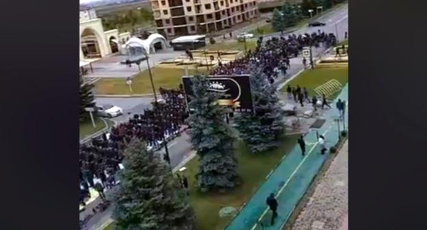 The Friday prayer (namaz) in the square in Magas. Photo: screenshot of the video by Isabella Evloeva https://www.facebook.com/izabella.evloeva/videos/888591168001005/ The Friday prayer (namaz) in the square in Magas. Photo: screenshot of the video by Isabella Evloeva https://www.facebook.com/izabella.evloeva/videos/888591168001005/