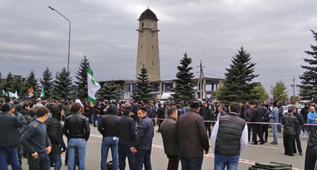 Participants of a protest action in Magas. October 5, 2018. Photo by Umar Yavloy for the "Caucasian Knot" Participants of a protest action in Magas. October 5, 2018. Photo by Umar Yavloy for the "Caucasian Knot"
