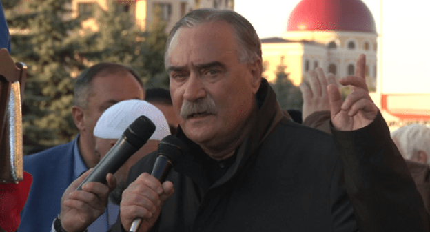 Ruslan Aushev speaks at rally in Magas. Screenshot from video by Fortanga Org https://www.youtube.com/watch?v=JqNngiE_ZuI&feature=youtu.be Ruslan Aushev speaks at rally in Magas. Screenshot from video by Fortanga Org https://www.youtube.com/watch?v=JqNngiE_ZuI&feature=youtu.be