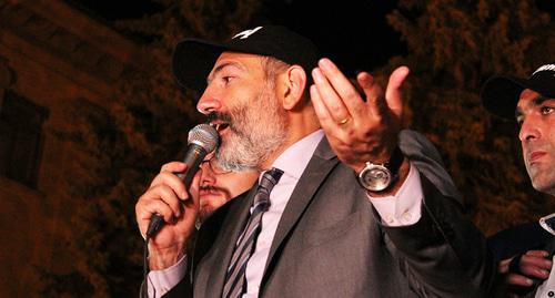 Prime Minister Nikol Pashinyan speaks in front of the Parliament in Yerevan. Photo by Tigran Petrosyan for the Caucasian Knot Prime Minister Nikol Pashinyan speaks in front of the Parliament in Yerevan. Photo by Tigran Petrosyan for the Caucasian Knot