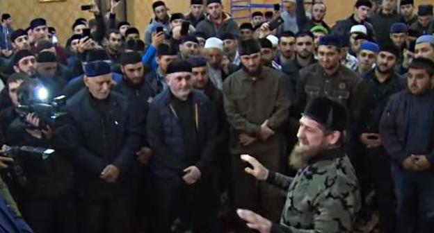 Ramzan Kadyrov at a meeting with residents of the Ingush village of Surkhakhi. October 19, 2018. Photo: screenshot of the video CHECHEN WHATSAPP 3 on YouTube channel Ramzan Kadyrov at a meeting with residents of the Ingush village of Surkhakhi. October 19, 2018. Photo: screenshot of the video CHECHEN WHATSAPP 3 on YouTube channel
