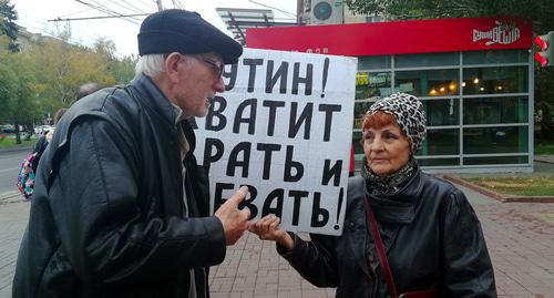 Participant of a solo picket in Volgograd, October 21, 2018. Photo by Tatiana Filimonova for the Caucasian Knot Participant of a solo picket in Volgograd, October 21, 2018. Photo by Tatiana Filimonova for the Caucasian Knot