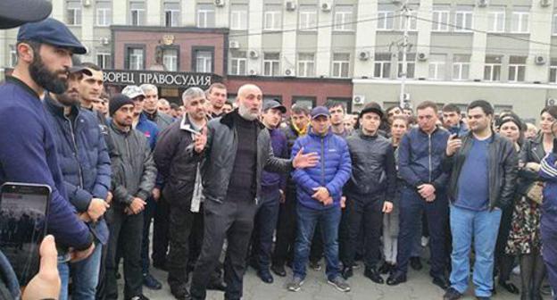 Spontaneous action against "Electrozinc" plant, Vladikavkaz, October 22, 2018. Photo by Emma Marzoeva for the Caucasian Knot Spontaneous action against "Electrozinc" plant, Vladikavkaz, October 22, 2018. Photo by Emma Marzoeva for the Caucasian Knot