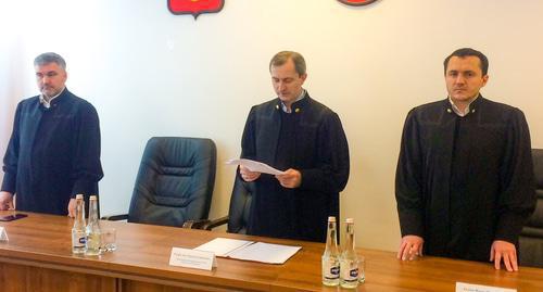 The Ingush Constitutional Court pronounces the decision on the law on the border with Chechnya. Photo http://ks-ri.ru/?p=3350 The Ingush Constitutional Court pronounces the decision on the law on the border with Chechnya. Photo http://ks-ri.ru/?p=3350