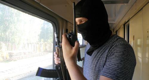 A law enforcer. Photo http://nac.gov.ru/antiterroristicheskie-ucheniya/operativnym-shtabom-v-kaluzhskoy-oblasti-3.html A law enforcer. Photo http://nac.gov.ru/antiterroristicheskie-ucheniya/operativnym-shtabom-v-kaluzhskoy-oblasti-3.html