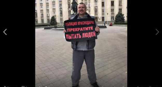 Alexei Nikitin holds picket in Krasnodar. Screenshot from Sergei Romanov's Facebook post: https://www.facebook.com/photo.php?fbid=10155615008302294&set=a.10151916633672294&type=3&theater Alexei Nikitin holds picket in Krasnodar. Screenshot from Sergei Romanov's Facebook post: https://www.facebook.com/photo.php?fbid=10155615008302294&set=a.10151916633672294&type=3&theater