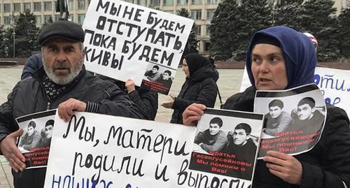 Parents of Gasanguseinov brothers. Photo by Patimat Makhmudova for the Caucasian Knot Parents of Gasanguseinov brothers. Photo by Patimat Makhmudova for the Caucasian Knot