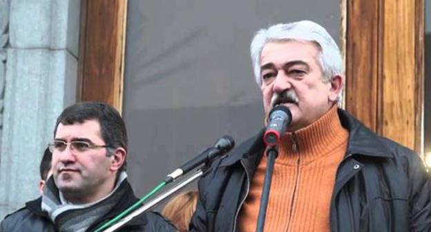 Arkady Vardanyan (right). Screenshot from the video by user 1in.am, https://www.youtube.com/watch?v=DiBPI_oqqkU Arkady Vardanyan (right). Screenshot from the video by user 1in.am, https://www.youtube.com/watch?v=DiBPI_oqqkU