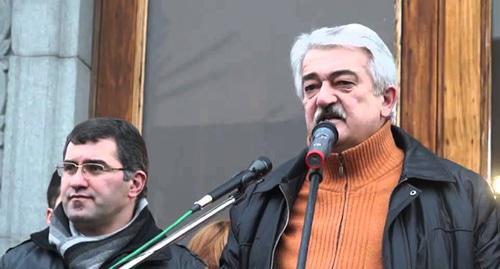 Arkady Vardanyan (right). Screenshot from the video by user 1in.am, https://www.youtube.com/watch?v=DiBPI_oqqkU Arkady Vardanyan (right). Screenshot from the video by user 1in.am, https://www.youtube.com/watch?v=DiBPI_oqqkU