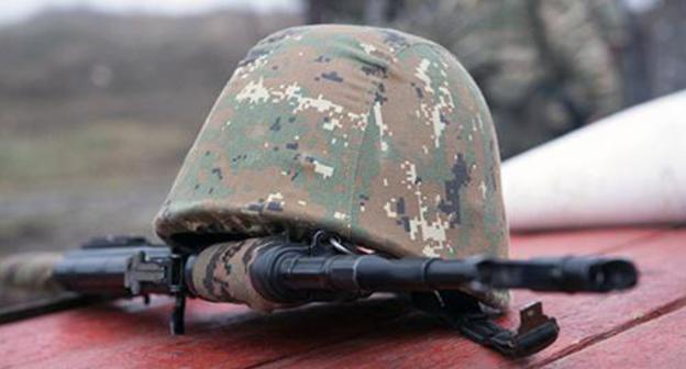 Helmet and assault rifle of Nagorno-Karabakh Army soldier. Photo: Sputnik/ Asatur Yesayantshttps://ru.armeniasputnik.am/karabah/20170425/7119618/v-karabahe-soobshchayut-o-gibeli-voennosluzhashchego.html Helmet and assault rifle of Nagorno-Karabakh Army soldier. Photo: Sputnik/ Asatur Yesayantshttps://ru.armeniasputnik.am/karabah/20170425/7119618/v-karabahe-soobshchayut-o-gibeli-voennosluzhashchego.html