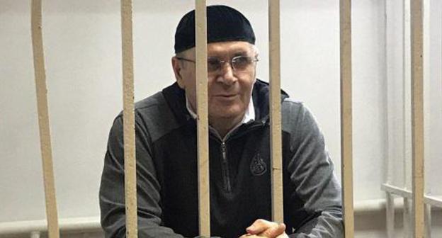 Oyub Titiev in the court room on November 12, 2018. Photo by Patimat Makhmudova for the "Caucasian Knot" Oyub Titiev in the court room on November 12, 2018. Photo by Patimat Makhmudova for the "Caucasian Knot"