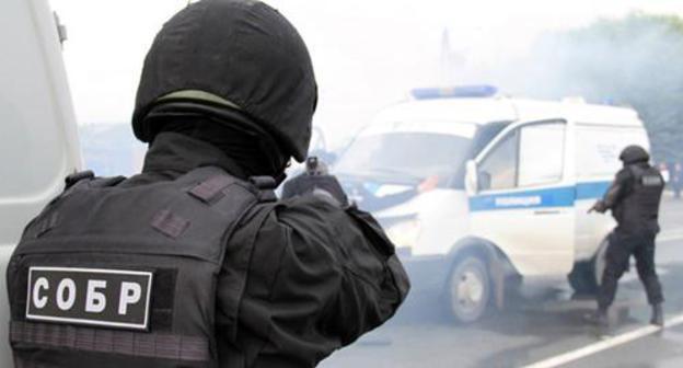 Law enforcers. Photo http://rosgvard.ru/ru/news/article/v-petropavlovskekamchatskom-oficery-sobr-sovmestno-s-operativnikami-fsb-i-mvd-zaderzhali-narkotorgovca Law enforcers. Photo http://rosgvard.ru/ru/news/article/v-petropavlovskekamchatskom-oficery-sobr-sovmestno-s-operativnikami-fsb-i-mvd-zaderzhali-narkotorgovca